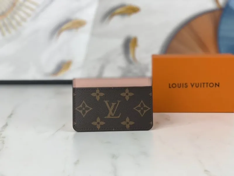 Alternative view of LV Wallets-1608