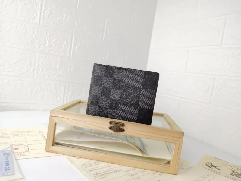 LV Wallets-1611
