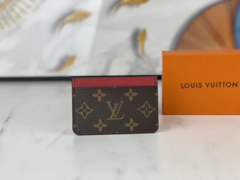 Alternative view of LV Wallets-1612