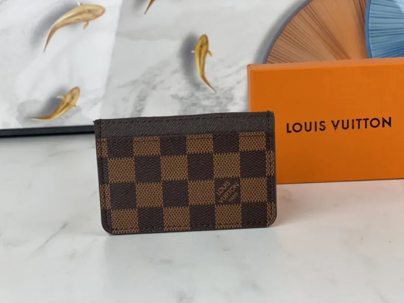 Alternative view of LV Wallets-1616