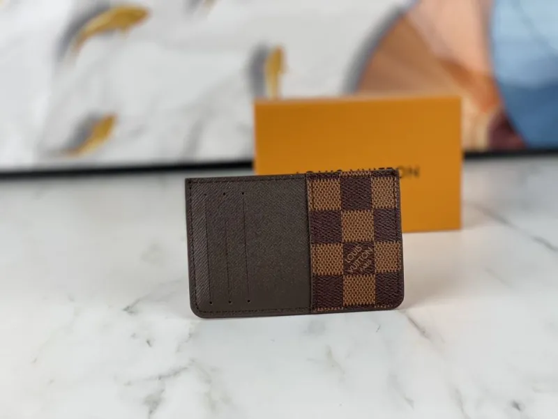 Alternative view of LV Wallets-1621