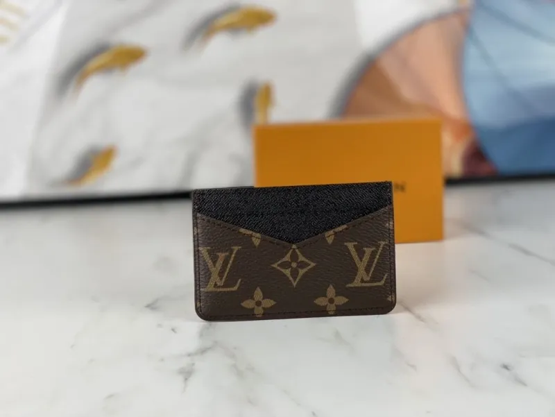 LV Wallets-1624
