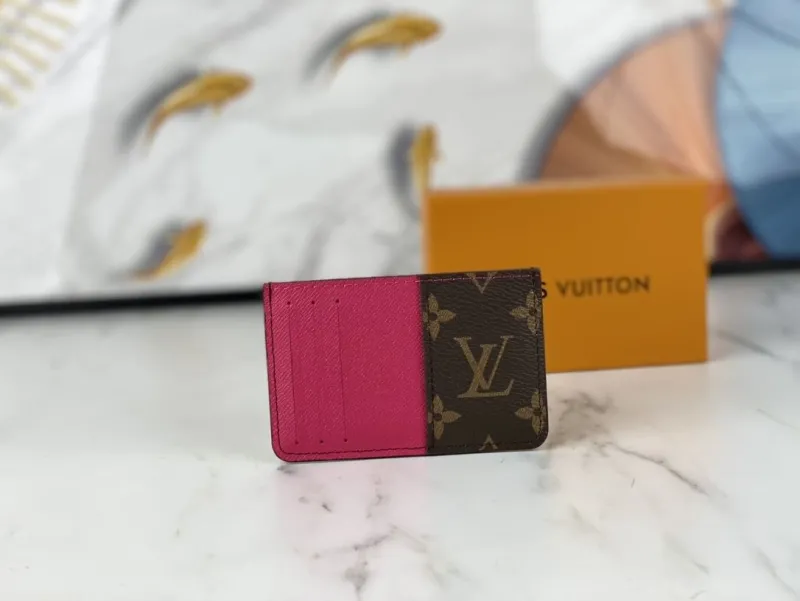Alternative view of LV Wallets-1625