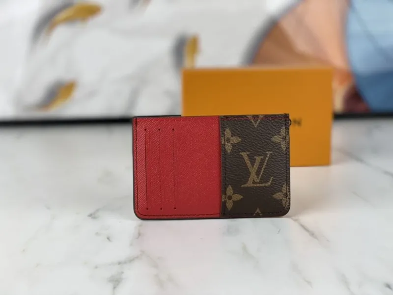 Alternative view of LV Wallets-1626