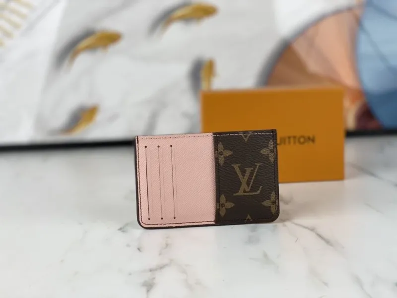 Alternative view of LV Wallets-1627