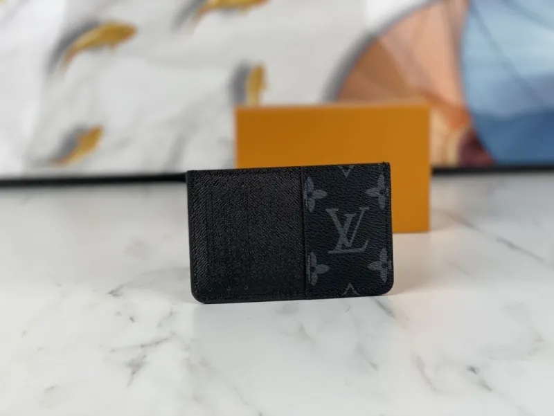 Alternative view of LV Wallets-1628