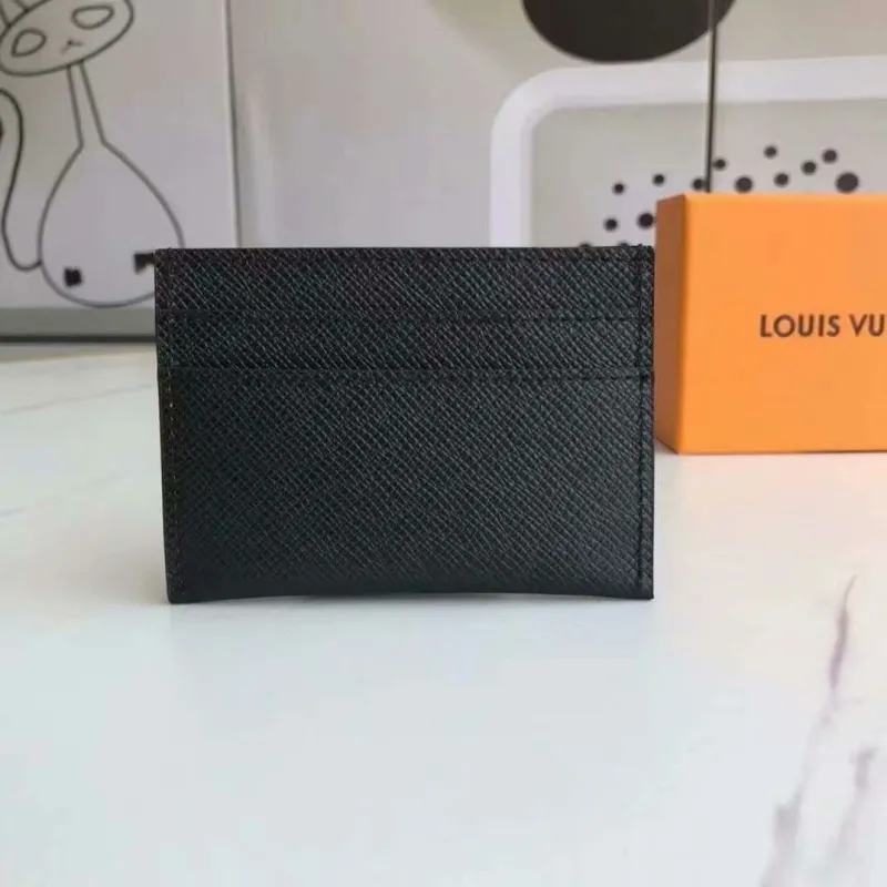 Alternative view of LV Wallets-1629