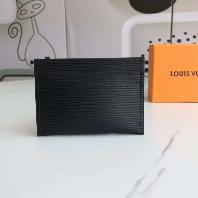 Alternative view of LV Wallets-1630