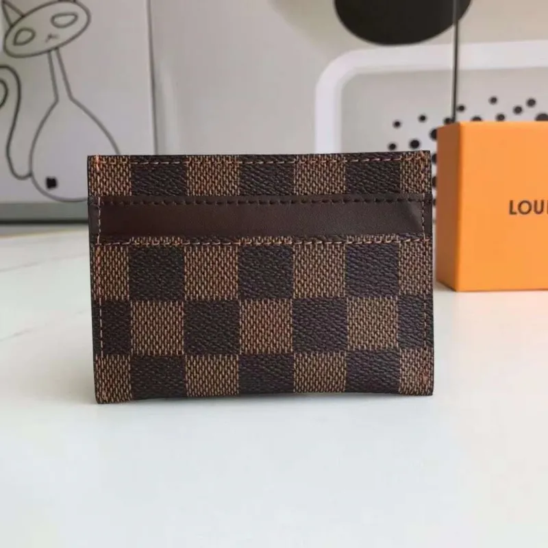 Alternative view of LV Wallets-1632