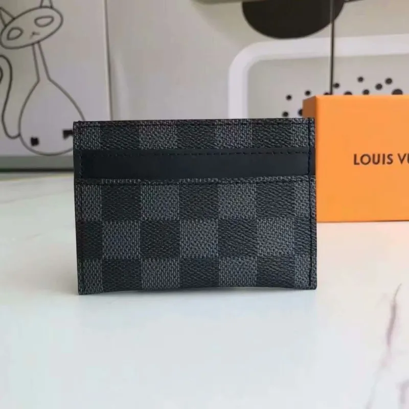 Alternative view of LV Wallets-1633
