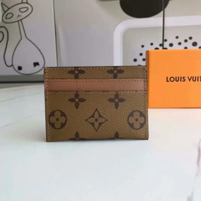 Alternative view of LV Wallets-1634