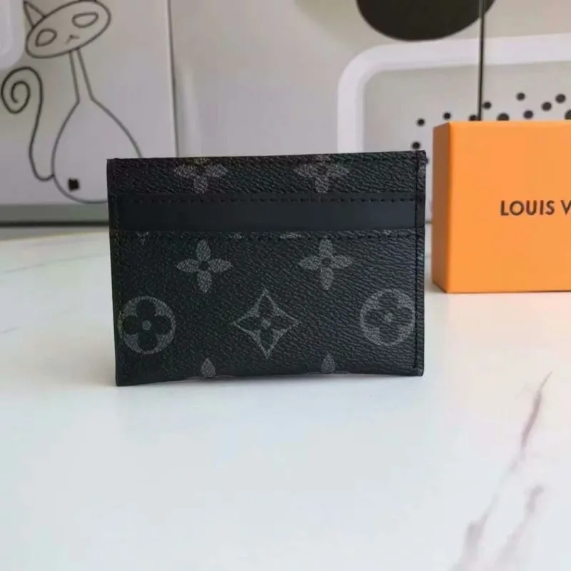 Alternative view of LV Wallets-1635