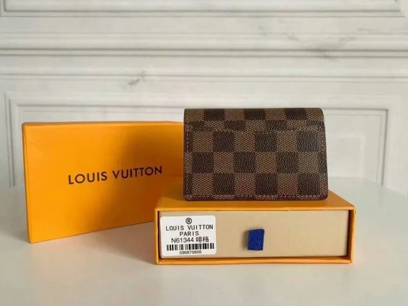 Alternative view of LV Wallets-1638
