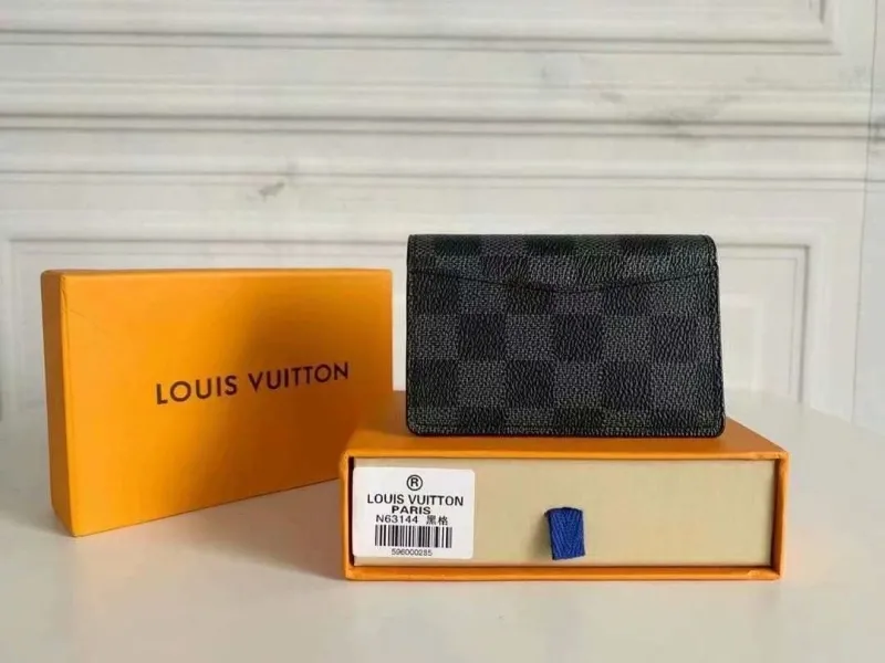 Alternative view of LV Wallets-1639