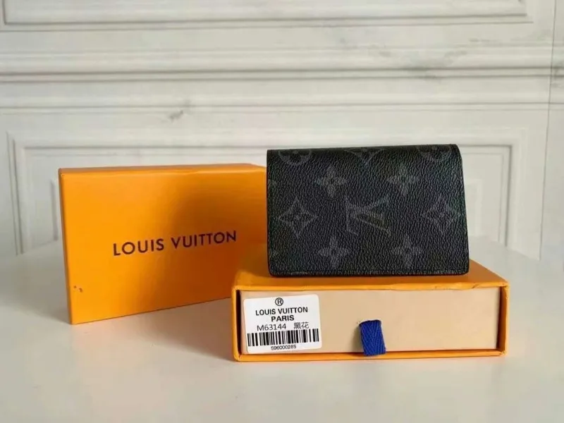 Alternative view of LV Wallets-1640