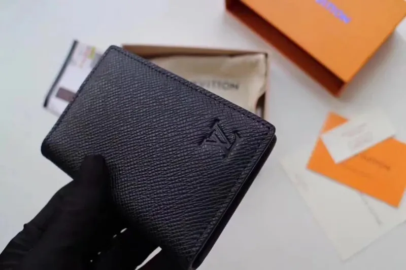 Alternative view of LV Wallets-1642