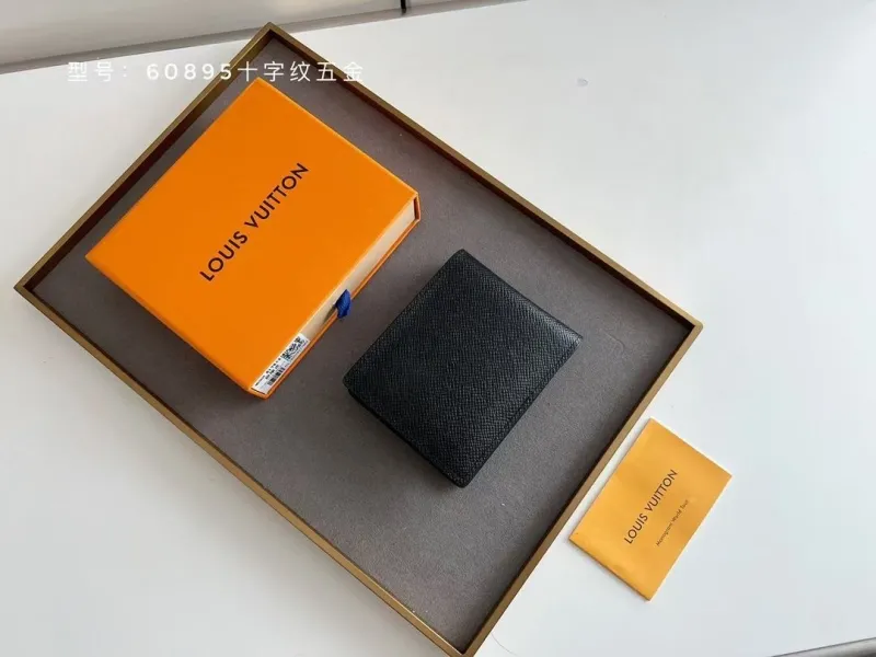 Alternative view of LV Wallets-1643