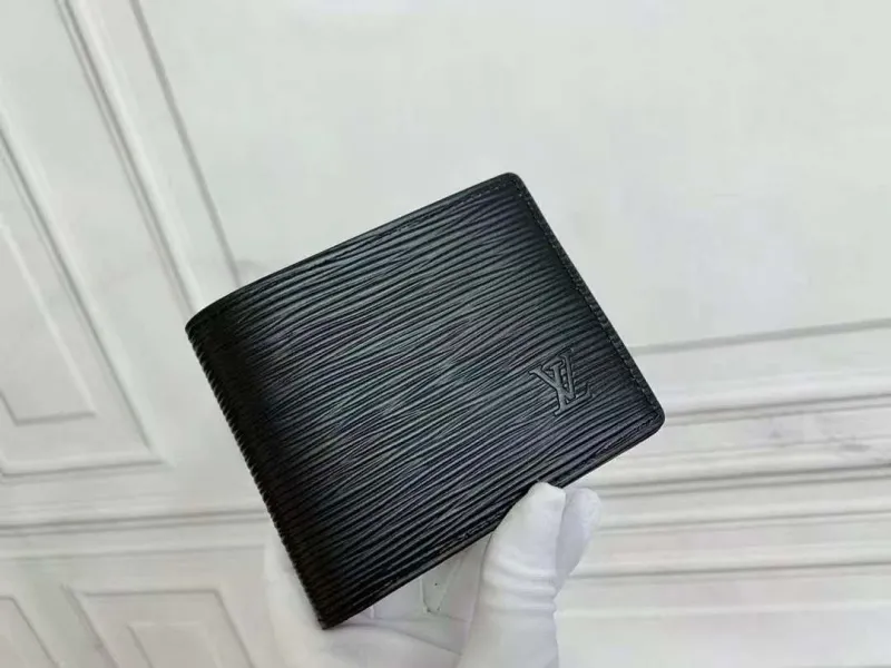 Alternative view of LV Wallets-1645