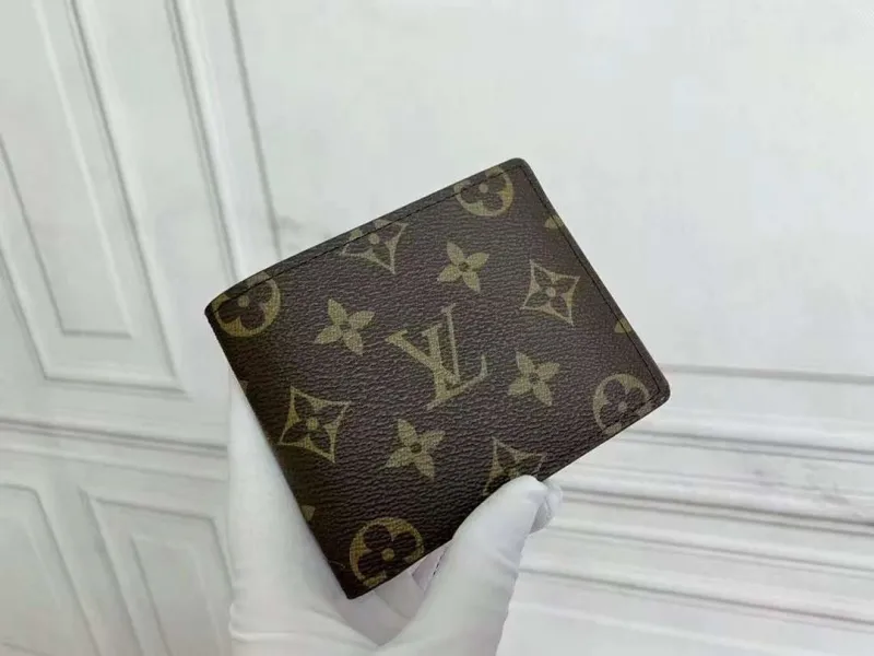 Alternative view of LV Wallets-1647
