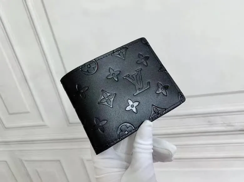Alternative view of LV Wallets-1649