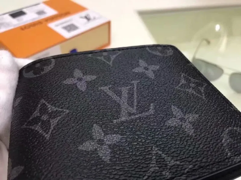 Alternative view of LV Wallets-1651