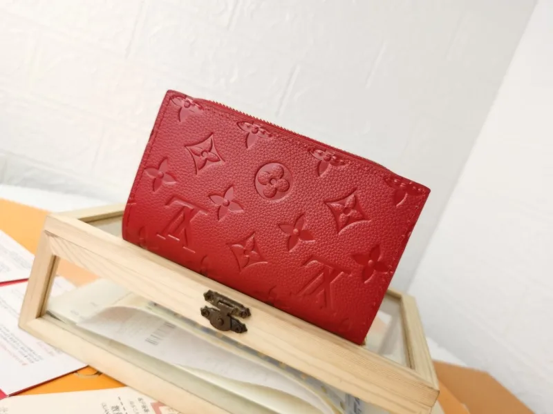 Alternative view of LV Wallets-1653