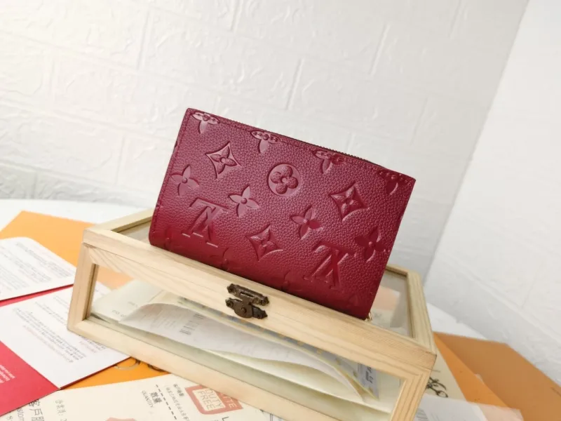Alternative view of LV Wallets-1656