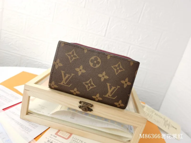 LV Wallets-1657