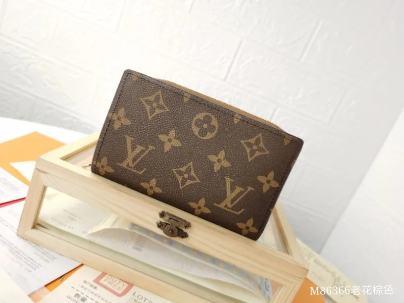 LV Wallets-1658