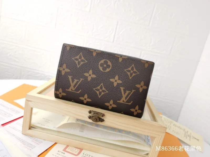 LV Wallets-1659