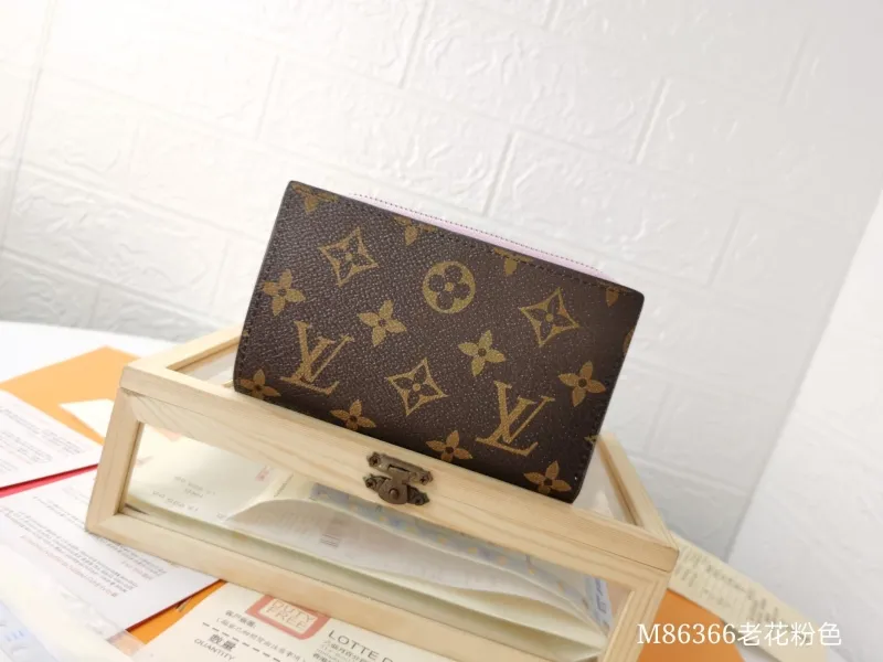 LV Wallets-1660