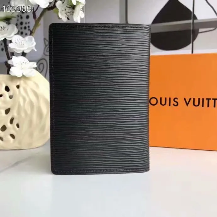 Alternative view of LV Wallets-1667