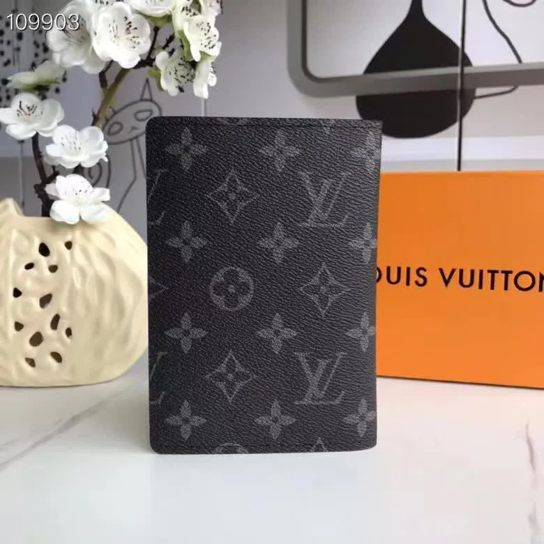 Alternative view of LV Wallets-1670