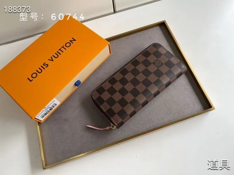 LV Wallets-1676