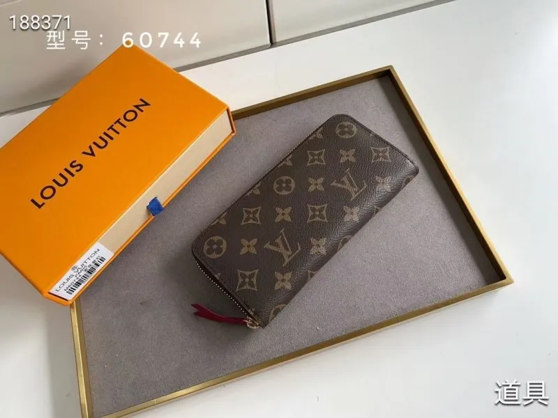 LV Wallets-1679