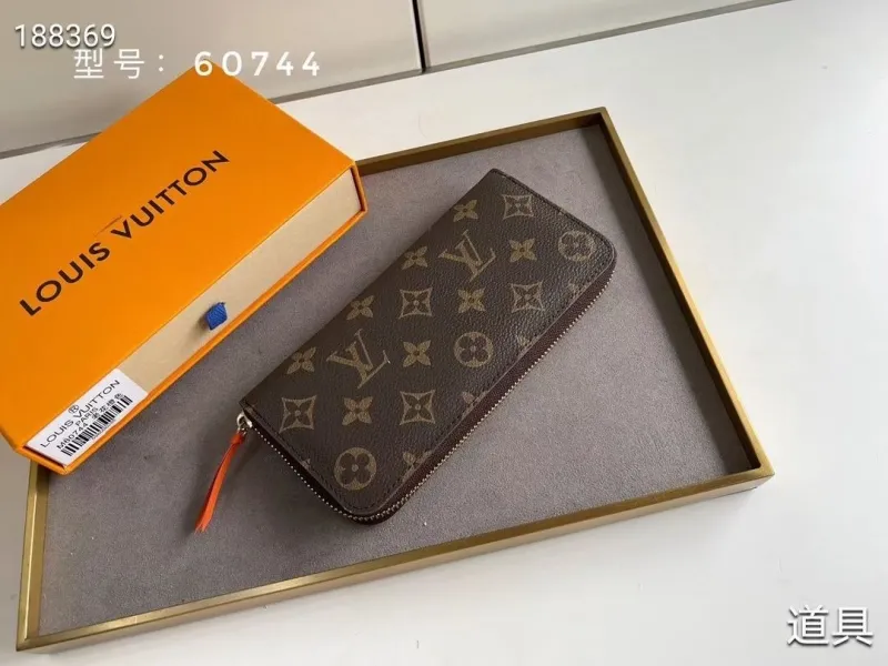 Alternative view of LV Wallets-1680
