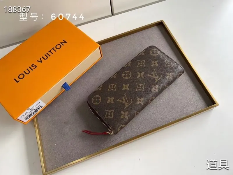 LV Wallets-1682