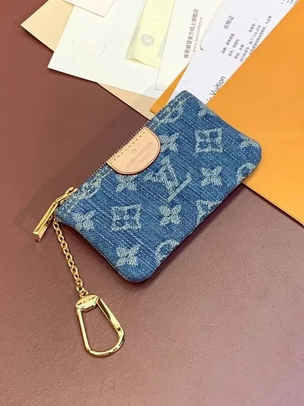 Alternative view of LV Wallets-1684