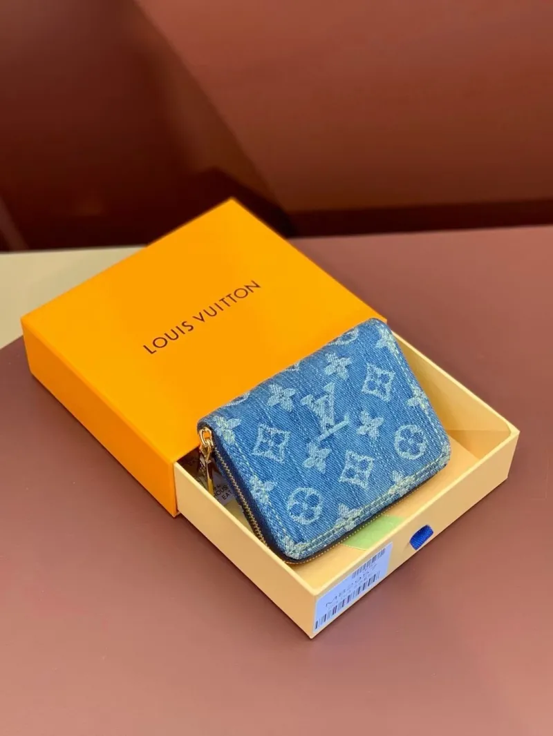 Alternative view of LV Wallets-1685