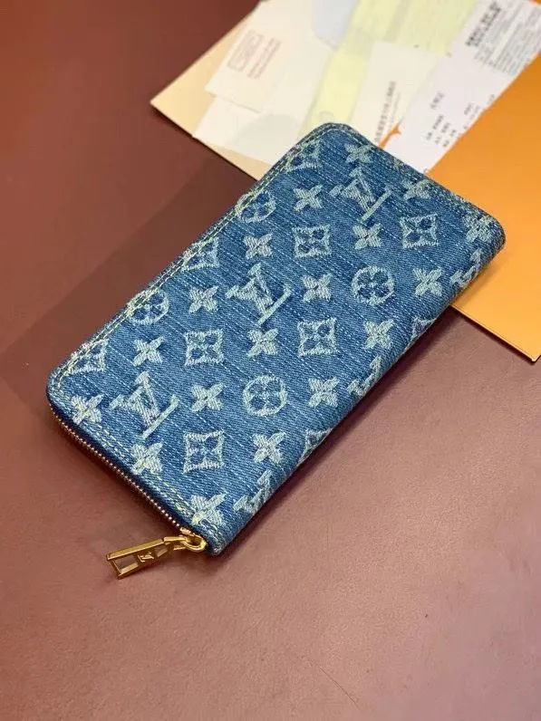 LV Wallets-1686