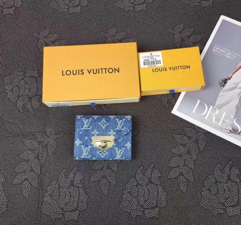 Alternative view of LV Wallets-1687