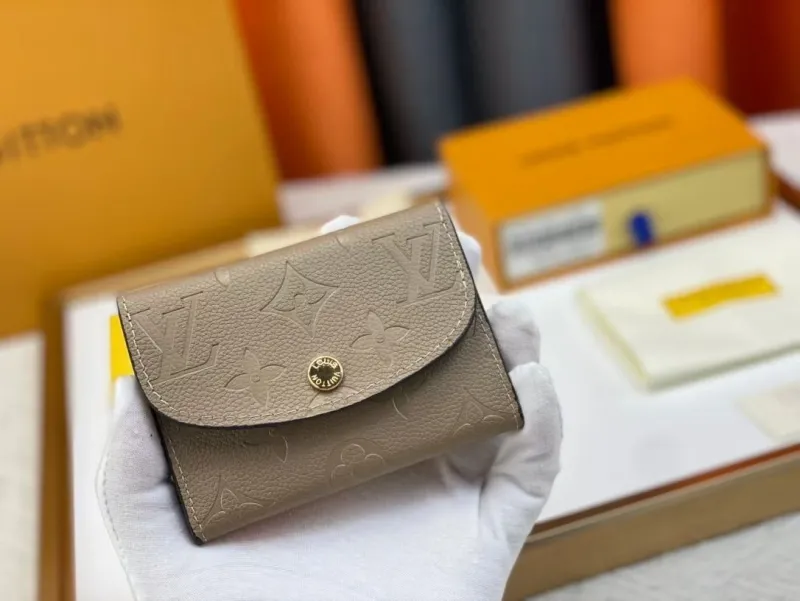 Alternative view of LV Wallets-1689