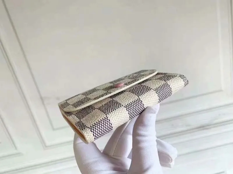 Alternative view of LV Wallets-1698