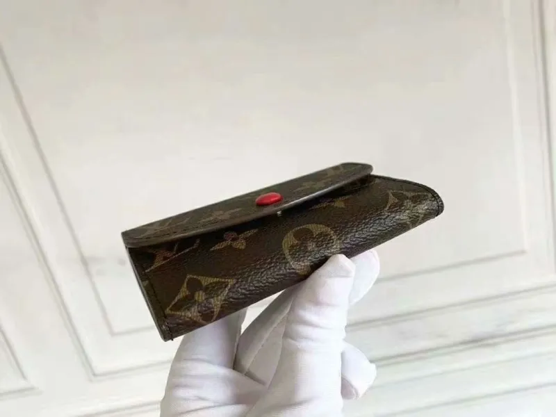 Alternative view of LV Wallets-1700