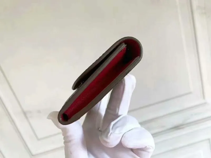 Alternative view of LV Wallets-1703
