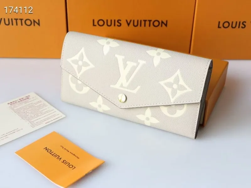 LV Wallets-1712
