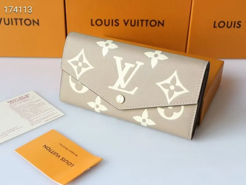 LV Wallets-1713