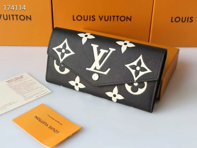 LV Wallets-1714