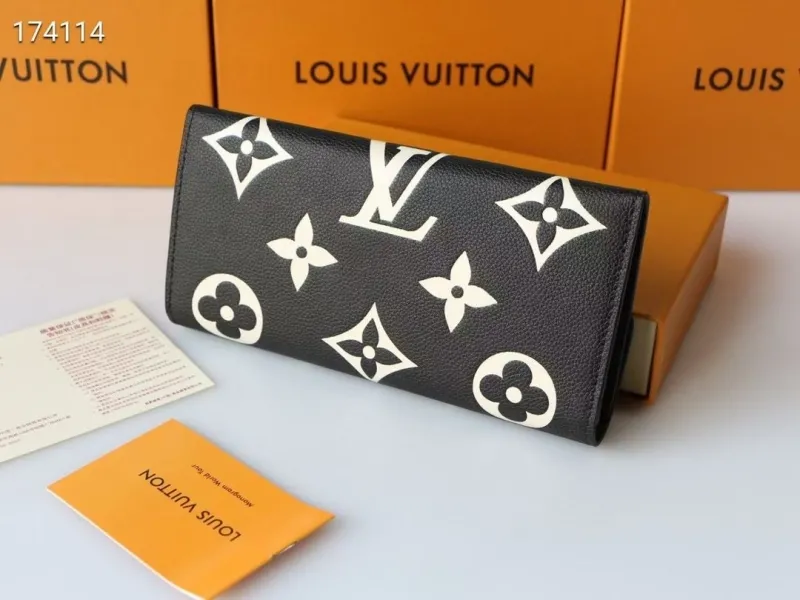 Alternative view of LV Wallets-1714