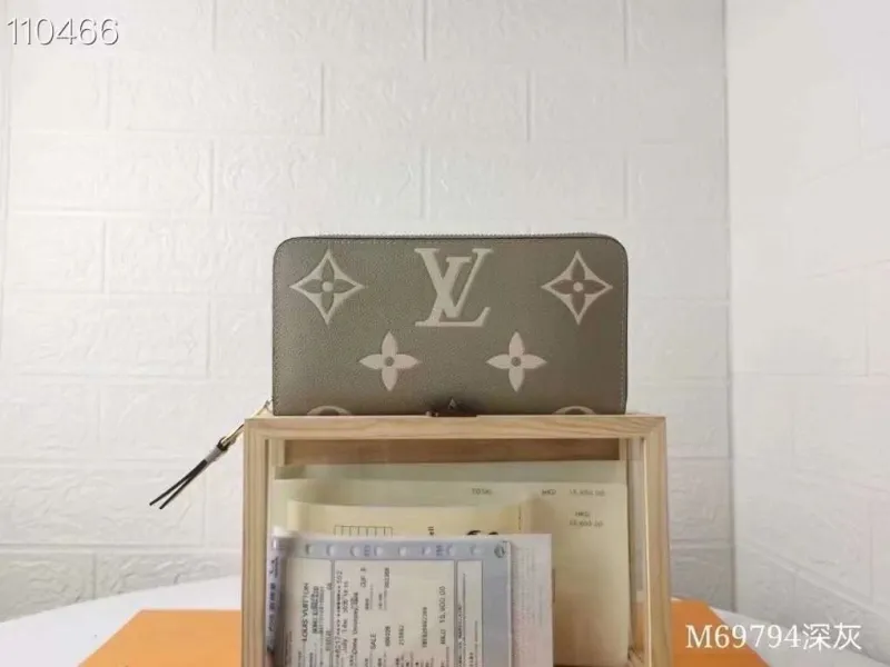 LV Wallets-1715